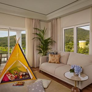 One-Bedroom Executive King Suite Resort View